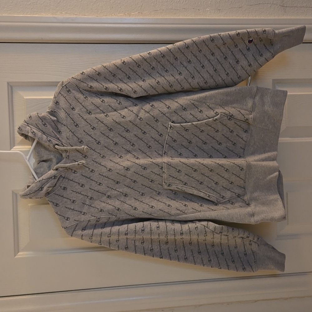 Champion Reverse Weave Hoodie. Men's Size Small. Color Gray